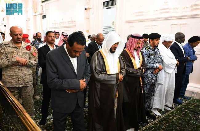 كامل ادريس بالمسجد النبوي